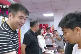 河南一村委连续21年资助贫困大学生每人3000元到5000元视频封面