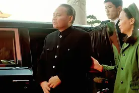 “挺直腰杆，坦坦荡荡见老师”