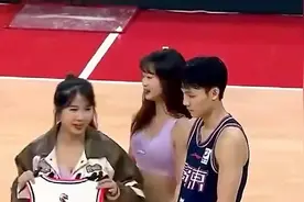 被实名举报YP多人+欠百万赌债！徐杰此前在场上与啦啦队美女合影视频封面