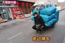 武汉市不让三轮拉货，河南能人研究出了电动神车，看看怎么跑的