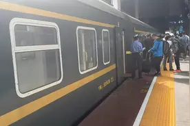 西南王牌进京车，Z4次列车在重庆北出发风驰电掣的开往北京西