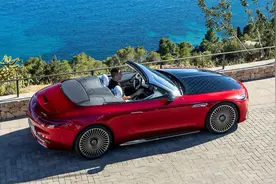 200万豪车！迈巴赫SL680：黑科技底盘+全身名牌标识
