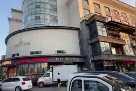 现在的大环境有多卷，酒店开始外摆，价格卖的比地摊还便宜！视频封面