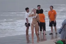 海滩美女泳衣比基尼👙，泰国普吉岛的海滩！