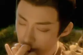 亲自己的手指，这么销魂～ #书卷一梦 #刘宇宁 #李一桐