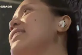 女子街头阻止陌生人抽烟｜网友：东病西治，想红想疯了，你怎么看视频封面