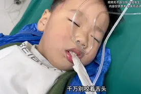 三岁宝宝突然高烧惊厥，浑身抽搐眼皮上翻嘴唇发紫，家人都慌了！