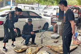 宣威火腿价格揭秘！彪哥带逛集市，这价钱太出乎意料视频封面