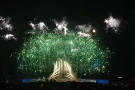 成都今晚上大分！世运会烟花秀三星堆神树烟花惊叹世界！