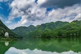 毛主席在毛氏家谱是第20代，先祖毛太华不是湖南人，那他是哪里人