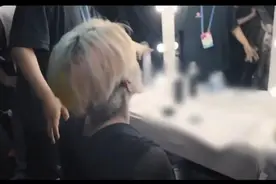 王源太不容易了，开演唱会累到吸氧😭😭😭😭