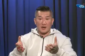 馆长：什么叫人民解放军，他是为人民服务，他是人民的军队！