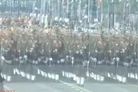 印度阅兵也会高抬腿