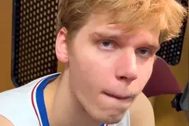 他是NBA今年最“牛”的新秀，强如伊巴卡在他面前都得甘拜下风！视频封面