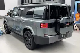 比亚迪方程豹钛7实测：空间科技感拉满，离地间隙成惊喜