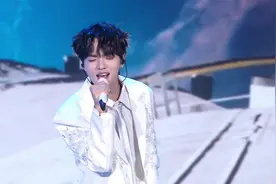 “宇宙级”浪漫！银河快递乐队华人盛典现场演绎《越过时间的海》