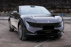 阿维塔07动态测评：月销破万的秘密藏在底盘调校里