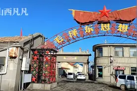 山西大寨红旗一条街，到处是毛主席语录，就像回到60年代，震撼！