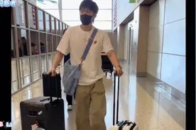 国乒全员抵达美国，孙颖莎，王曼昱外出逛街，王楚钦挎包好帅！