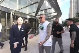 馆长参观深圳平安金融中心，在观光层被吓到腿软？视频封面