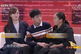 寻人团讲述孩子丢失经过，在火车站被人贩子出手夺走