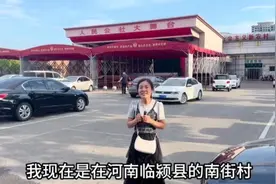 南街村人民公社大食堂：这里吃饭的人真多，看看价格怎么样？