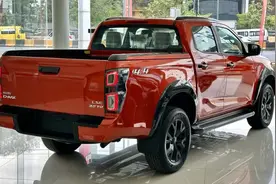 五十铃D‘Max 搭载3.0L发动机 外观和内饰细节视频封面