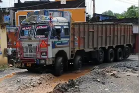 不同国家的大卡车，擎天柱好威猛！俄罗斯卡车暴力过河场面惊人。