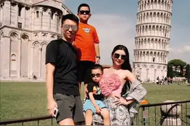 李小萌一家四口都是高颜值，爸爸和儿子帅气，妈妈漂亮美如花！图片