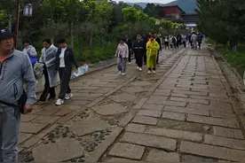 拜五爷的正确方法主要遵循佛教的礼仪和传统图片