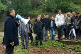 如果你们村的村干部存在以下 7 种行为，将会受到查...图片