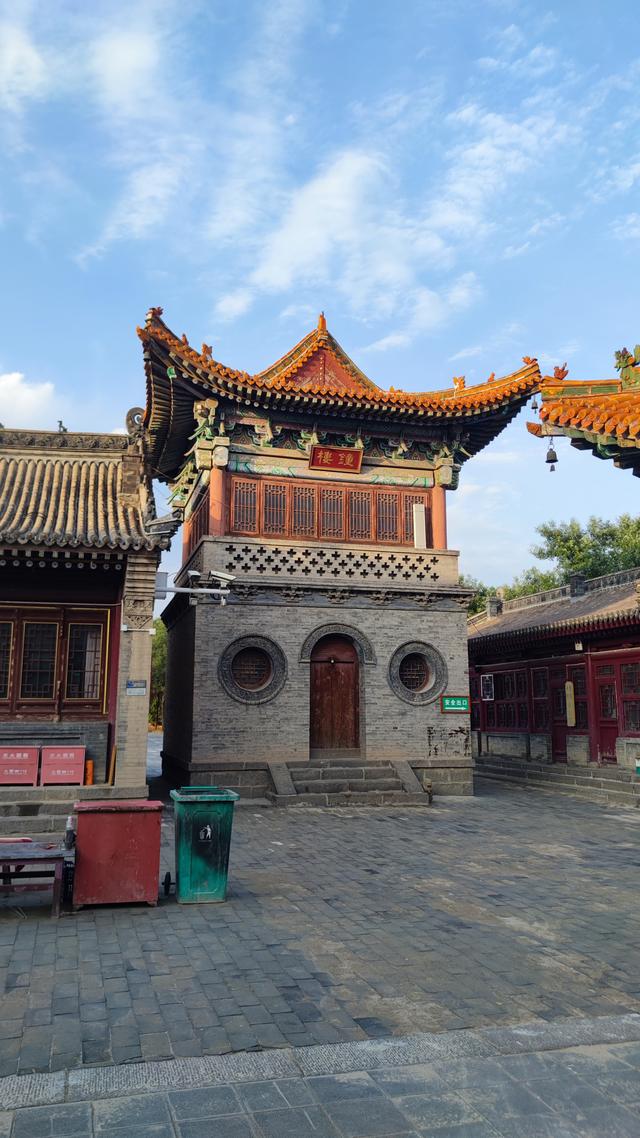 来包头的第三天，本想去看看黄河，没去成，附近转了转