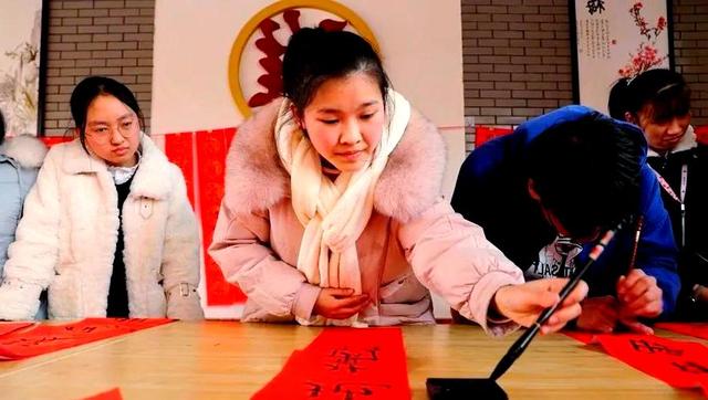 春联佳句迎新春，寓意吉祥保平安