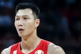 男篮近十年最强中锋！易建联排第一，现役第一人在内，一人很可惜图片