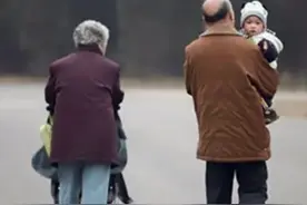 得知儿子儿媳婚后不想生娃，我的做法却很睿智，没有苦...图片