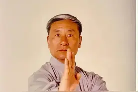 1946年，武术家蔡龙云在上海街头，偶遇拳师马索洛夫图片