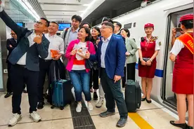 香港开通高速卧铺列车，一夜直达北京上海，真正实现夕发朝至！视频封面