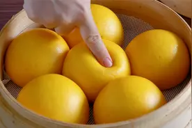 南瓜馒头，南瓜和面粉的比例是关键，和面不粘手，松软香甜不塌陷