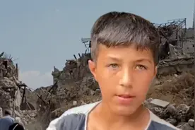 中国姑娘在叙利亚，资助捡破烂小孩上学，被当地人民奉为座上宾视频封面