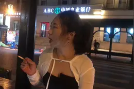 凌晨时分万盛街吸烟的女人，记录吴老师在横店的日子-3视频封面