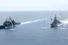 美军航母群在百慕大三角遇到深海巨怪，每一根触手都长达百米