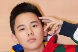 盘点胡先煦爆笑名场面：难怪要被工作室毒哑，从小就是个社牛视频封面