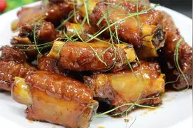 做排骨？我家8次有6次这做法，简单好吃又过瘾，一上桌就抢吃光光