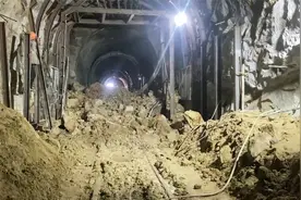 越南隧道突然塌陷，南北铁路中断，400米隧道200人要修复半月