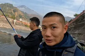 某位钓友说，这种小河能钓到十几斤的雅鱼，说出来都不信