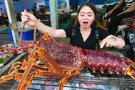 2900元一只的巨型澳龙，美女直接烤着吃，真的是有钱任性视频封面