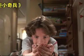 小男孩把玩偶放进柜子里，打开柜子玩偶竟然活了，剧情片视频封面