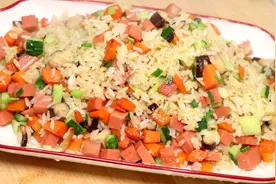 炒米饭怎么做才好吃，教你正确做法，松软鲜香，粒粒分明，真解馋