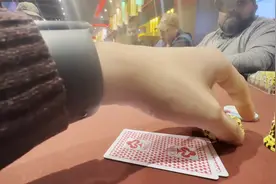 亞洲大叔看到我的底牌後竟大罵WTF?【德州扑克】