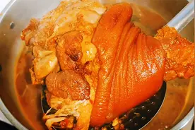 酱肘子这做法比饭店好吃，步骤简单详细，软烂脱骨不肥腻，太香了